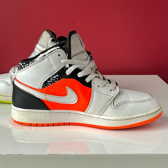 Jordan 1 Mid Notebook - Picture 6 of 9